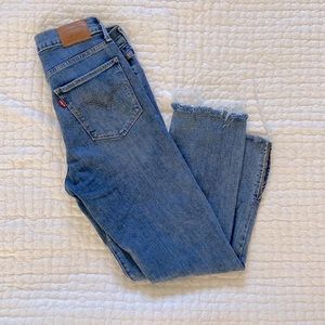 ✨Levi’s✨ High-Waisted Jeans